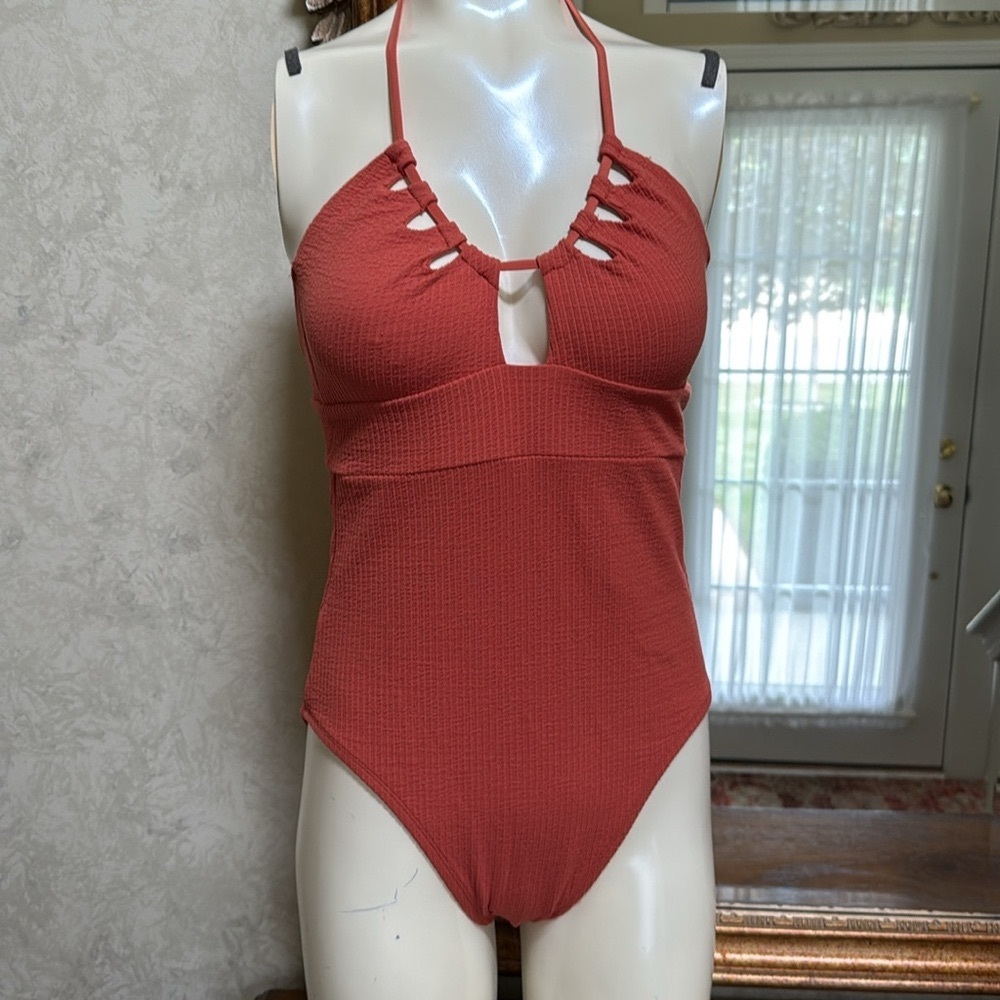 New BECCA Textured One-Piece Swimsuit. Size M. Rust color.